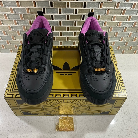 Yu gi oh adidas shoes with sealed dark Magician promo card - Picture 3 of 9